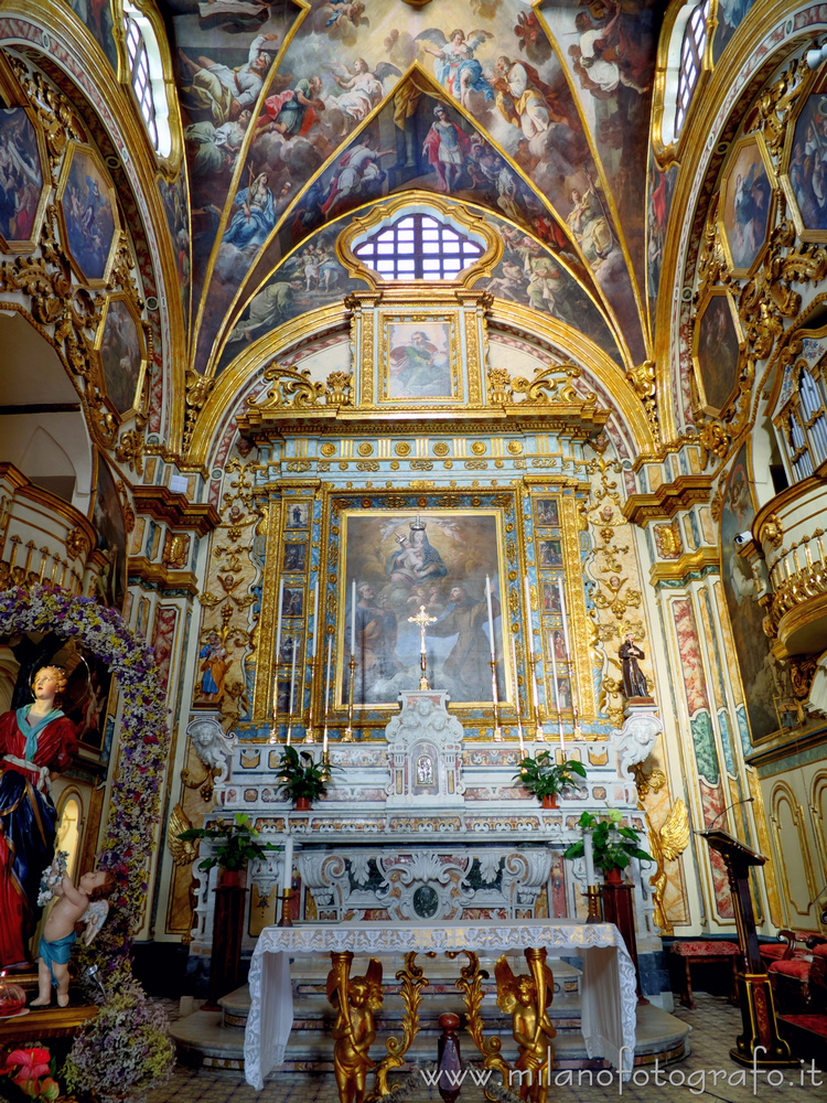 Gallipoli (Lecce, Italy) - Interior of the presbytery of the Church of Santa Maria della Purità